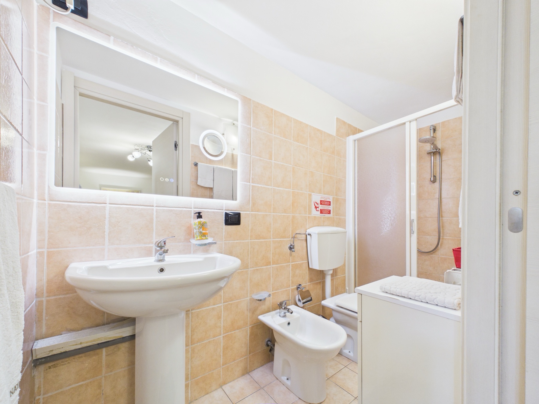 Bagno privato in marmo